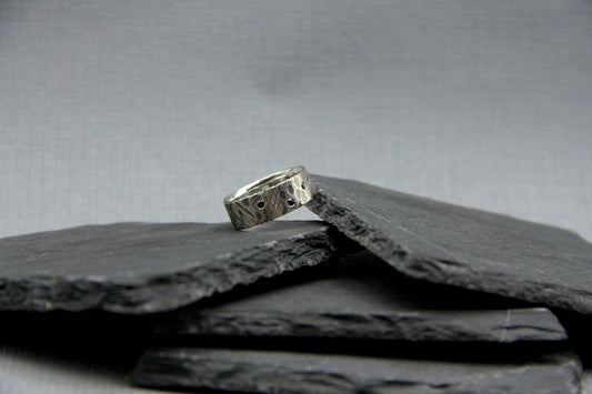 Hammered silver ring, oxidised men band, men ring with black zirconia stones