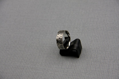 Hammered silver ring, oxidised men band, men ring with black zirconia stones