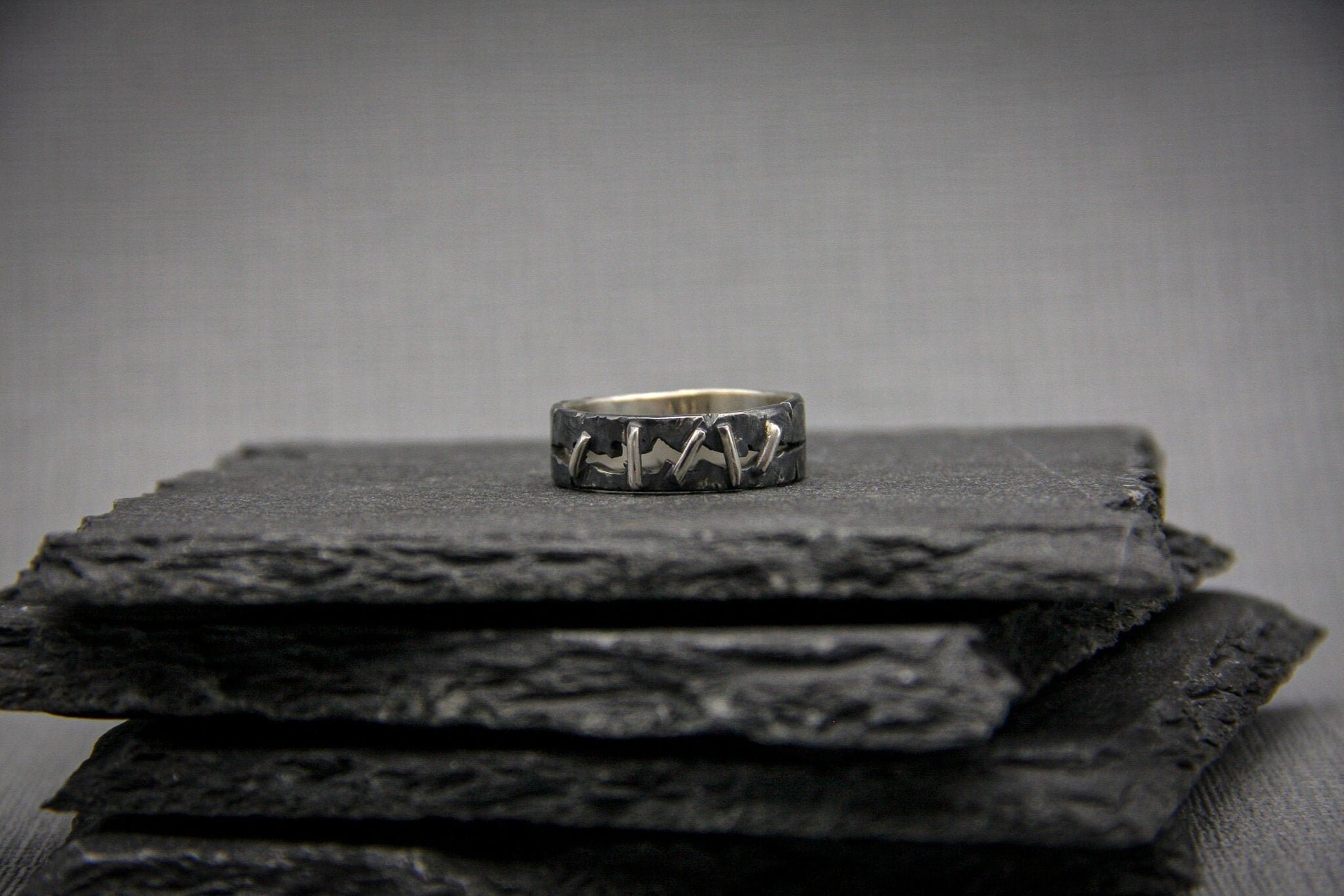 Hammered silver ring, men ring band, stitch ring, brutalist ring