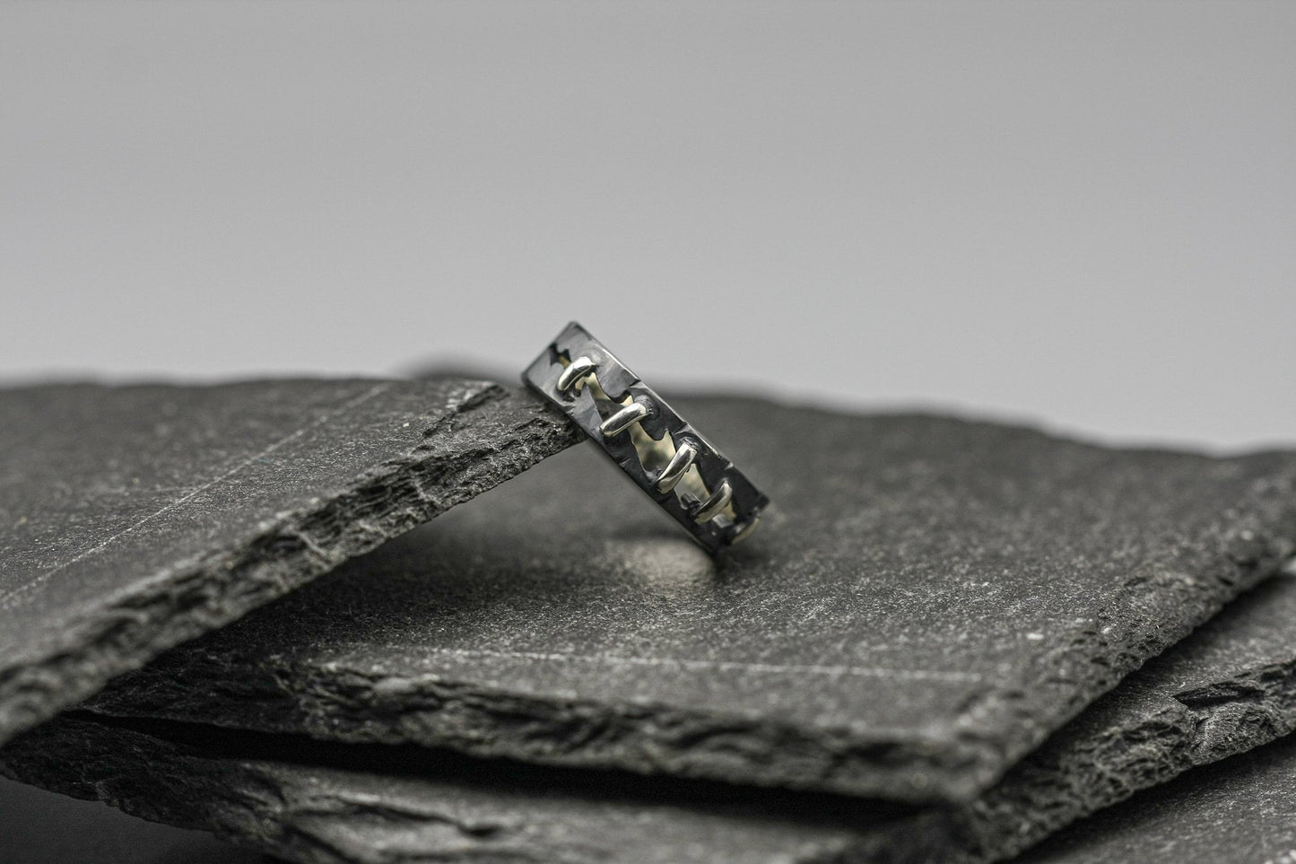 Hammered silver ring, men ring band, stitch ring, brutalist ring