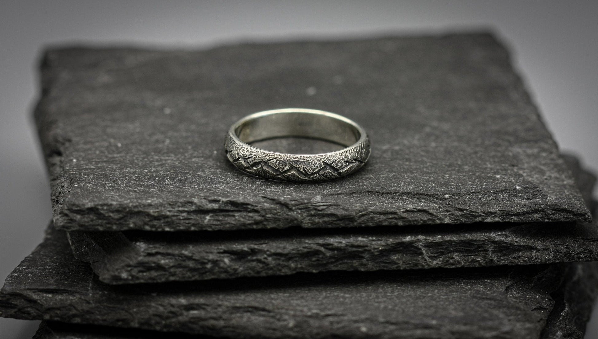 Viking warrior crack band, silver textured ring