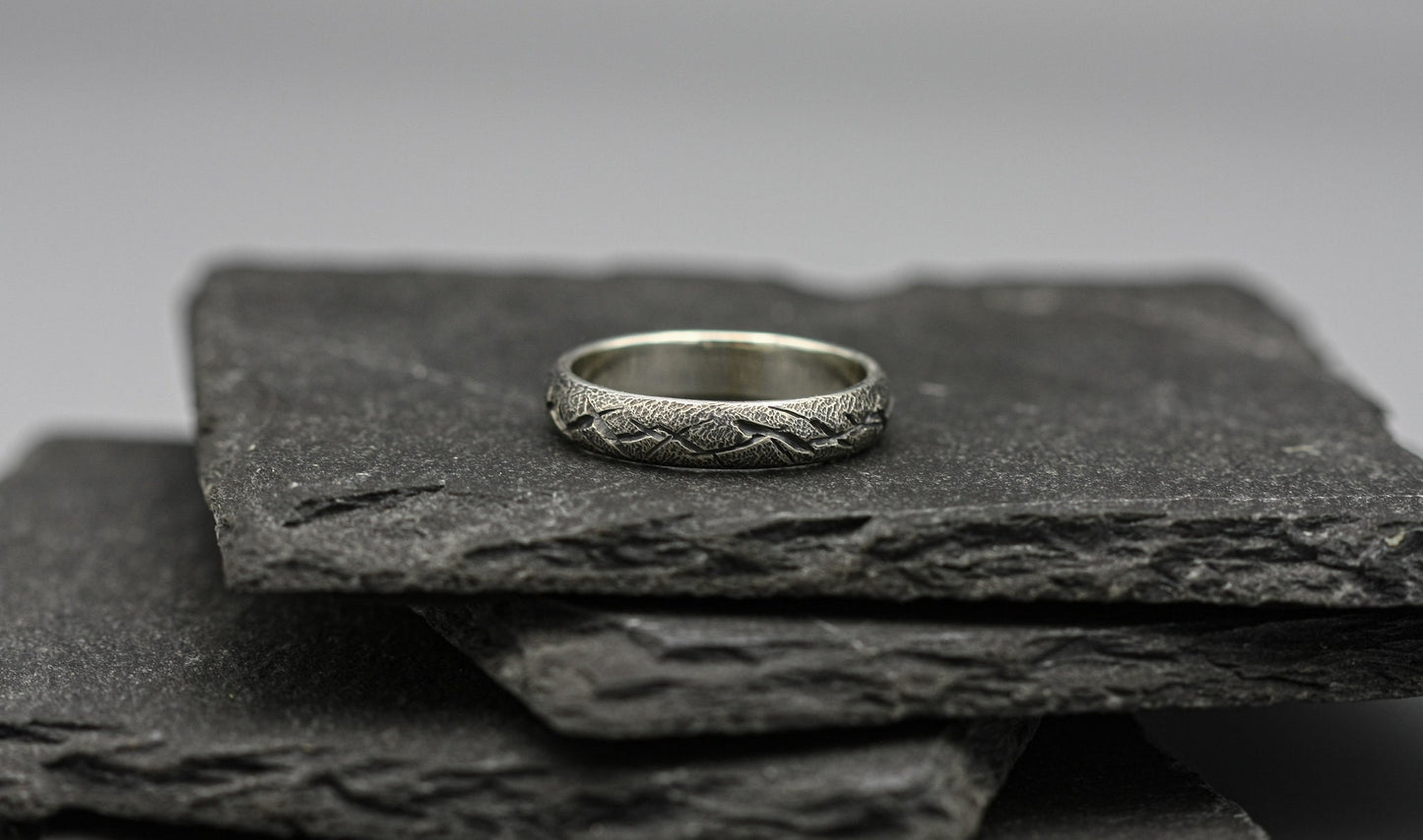 Viking warrior crack band, silver textured ring