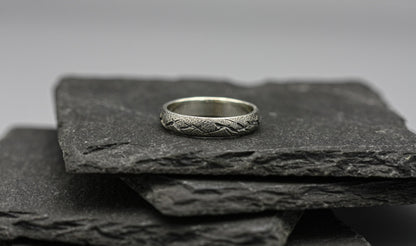 Viking warrior crack band, silver textured ring