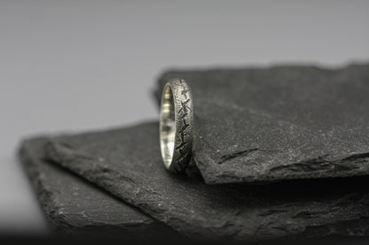 Viking warrior crack band, silver textured ring