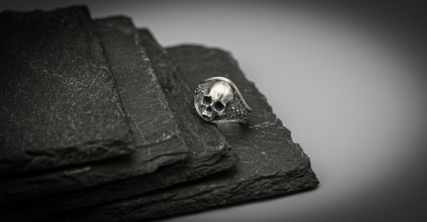 Gothic Skull ring, Sterling silver brutalist band