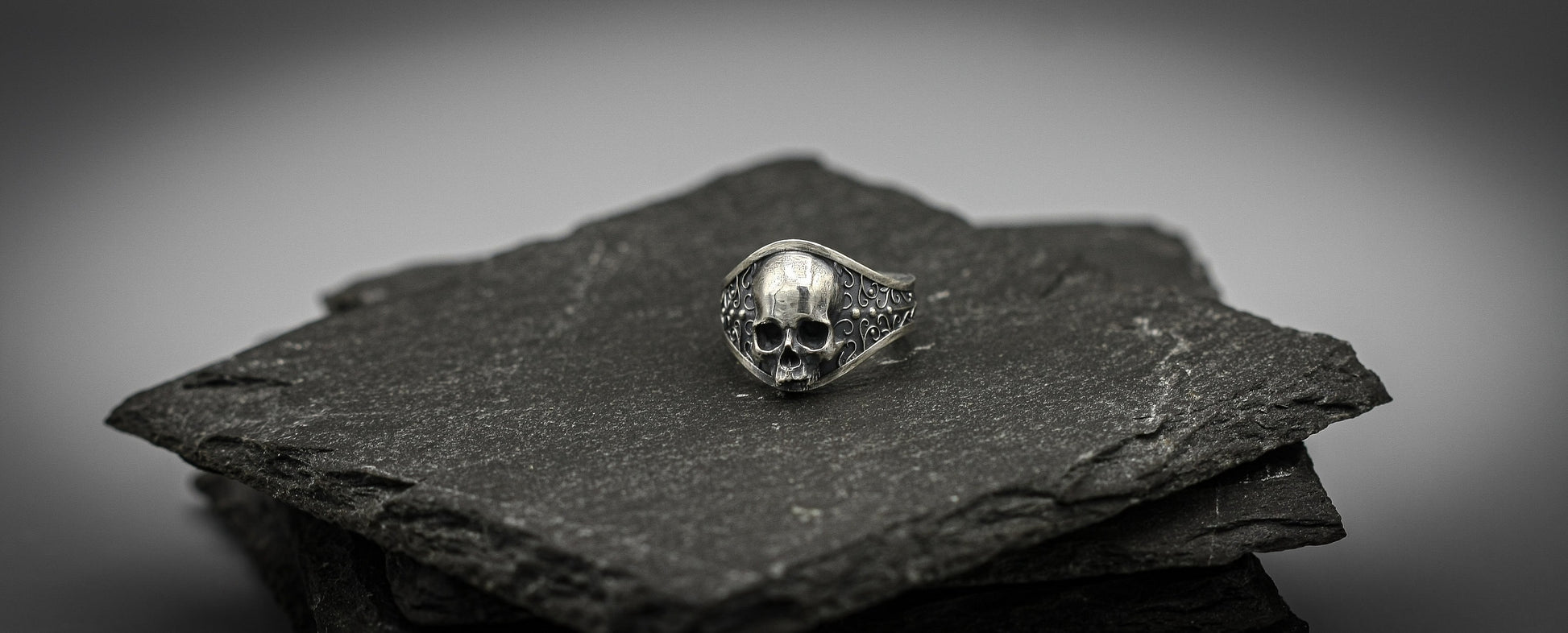 Gothic Skull ring, Sterling silver brutalist band