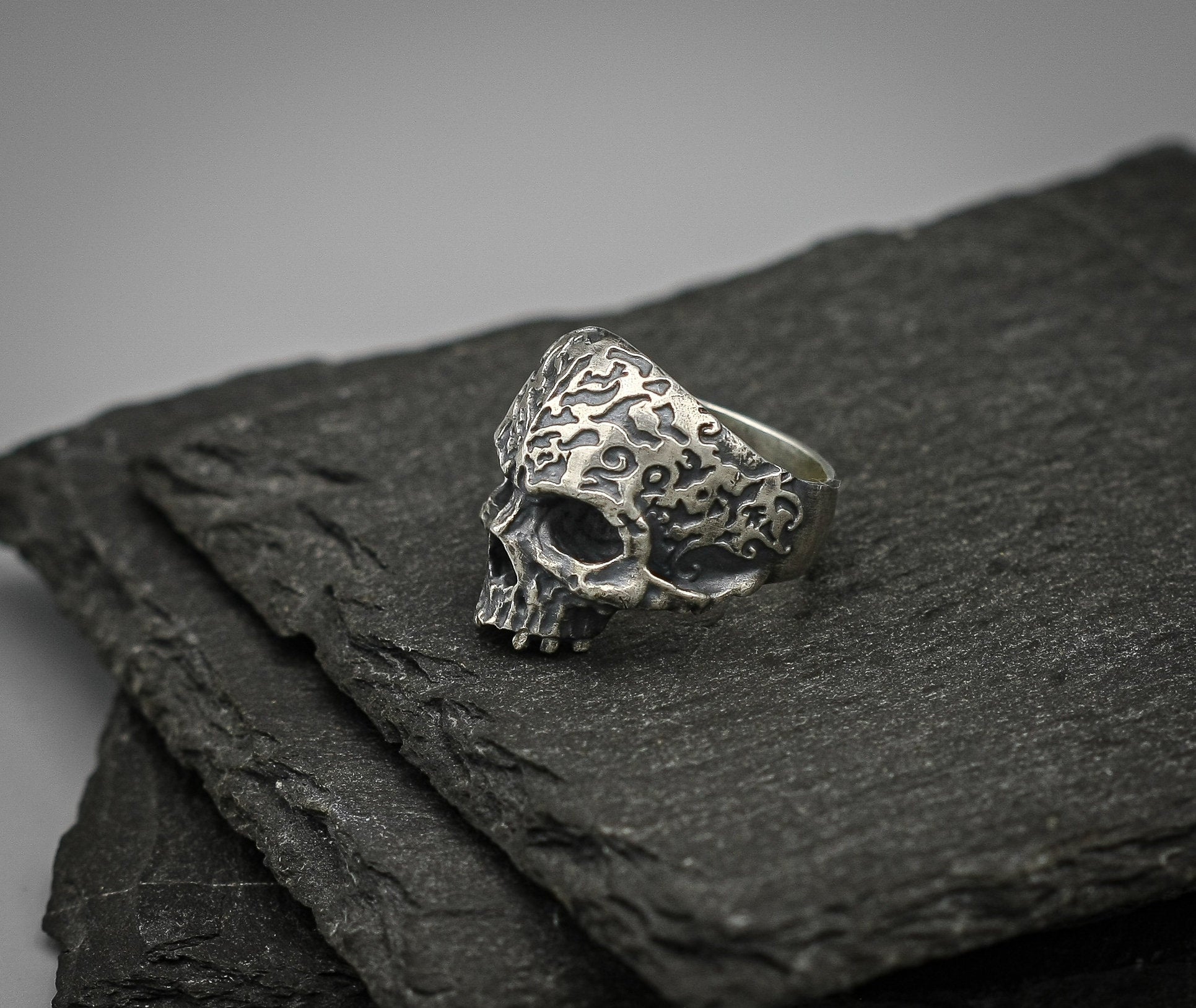 Patterned Brutalist Skull ring, Sterling silver scratched band