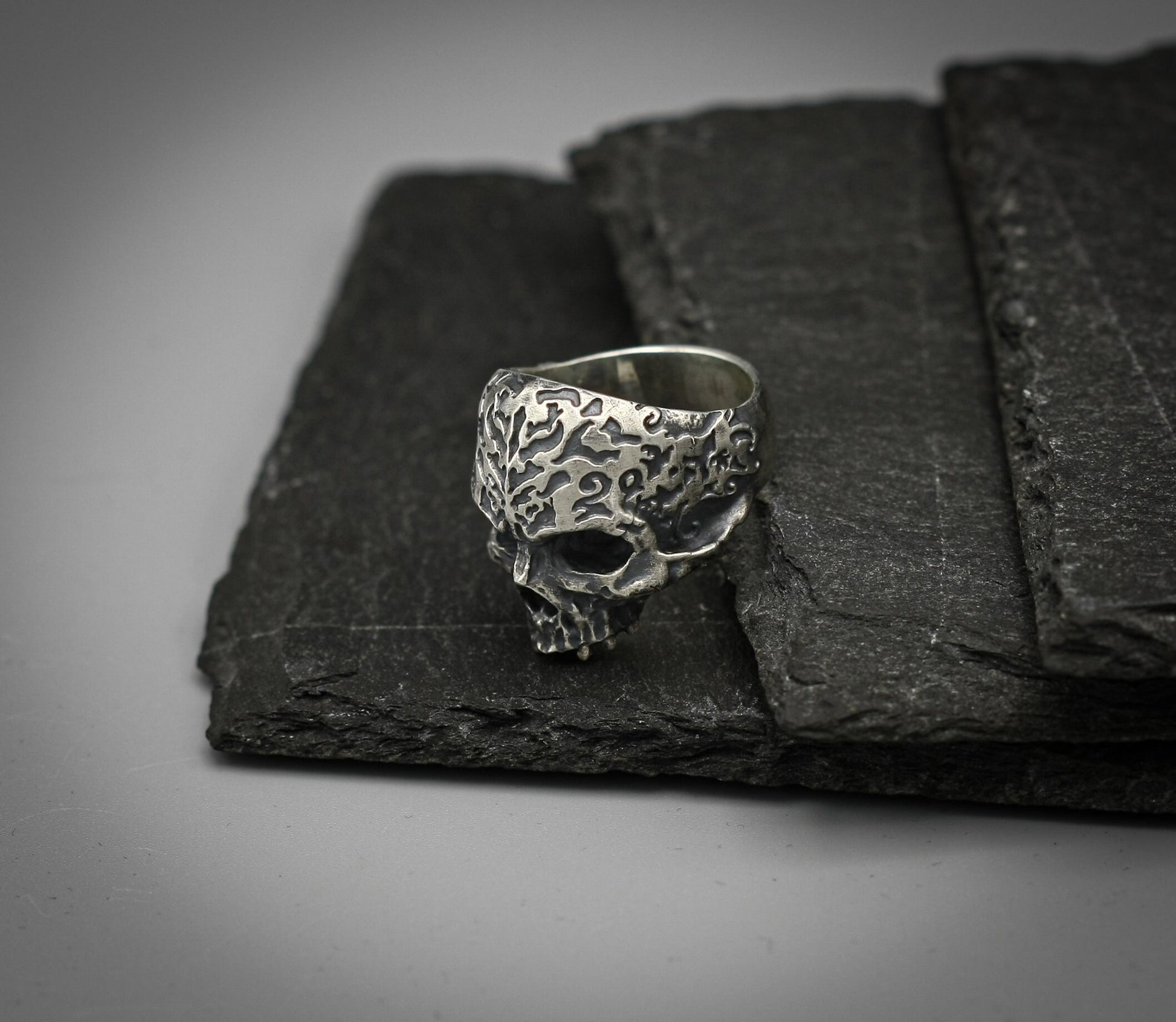 Patterned Brutalist Skull ring, Sterling silver scratched band