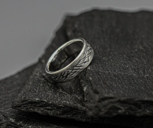 Distressed silver ring, scratched band