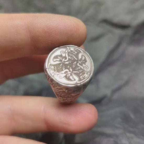 Silver signet ring with Celtic cats symbol engraving