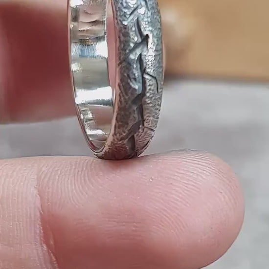 Viking warrior crack band, silver textured ring